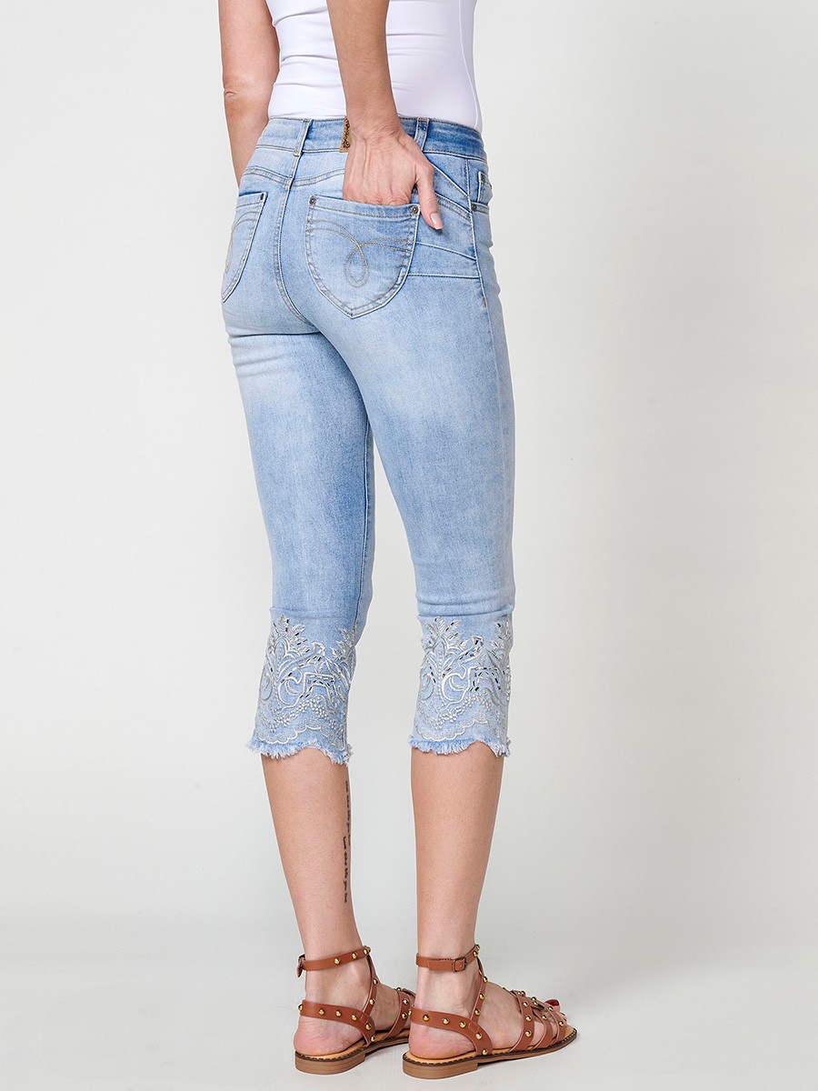 Women's Elastic Capri Jeans with Double Push-Up and Floral Embroidery in Blue 2