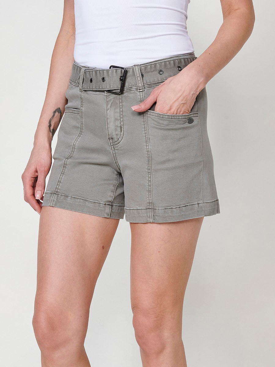 Dehnbare Jeans-Shorts mit mittlerer Leibhöhe, Taschen auf der Vorderseite mit Reißverschluss und Metallknopfverschluss und verstellbarem Gürtel mit Metallschnalle in Khakifarbe für Damen 2