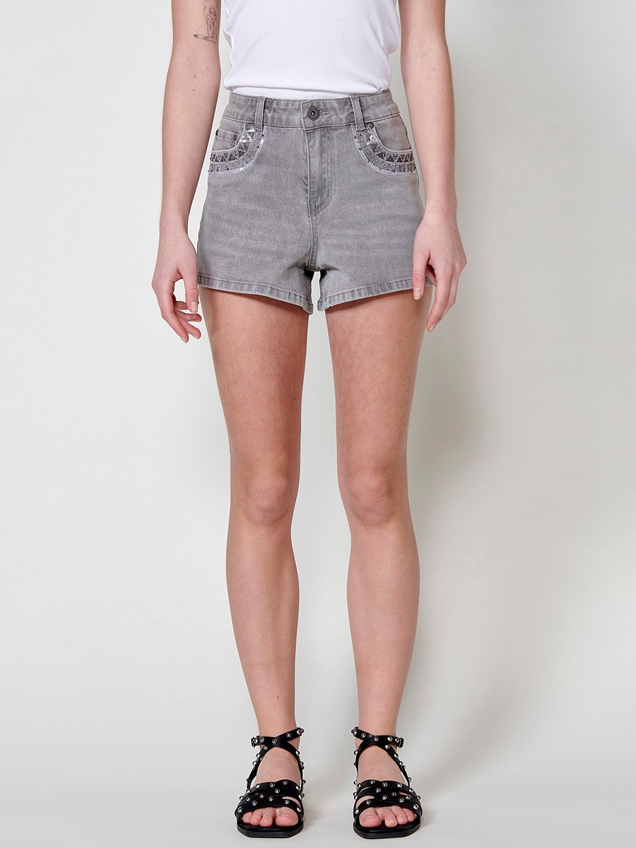 Damen-Elastische Jeansshorts mit Waschungseffekt und Bestickter Ethno-Borte mit Glanz in Grauem Denim 1