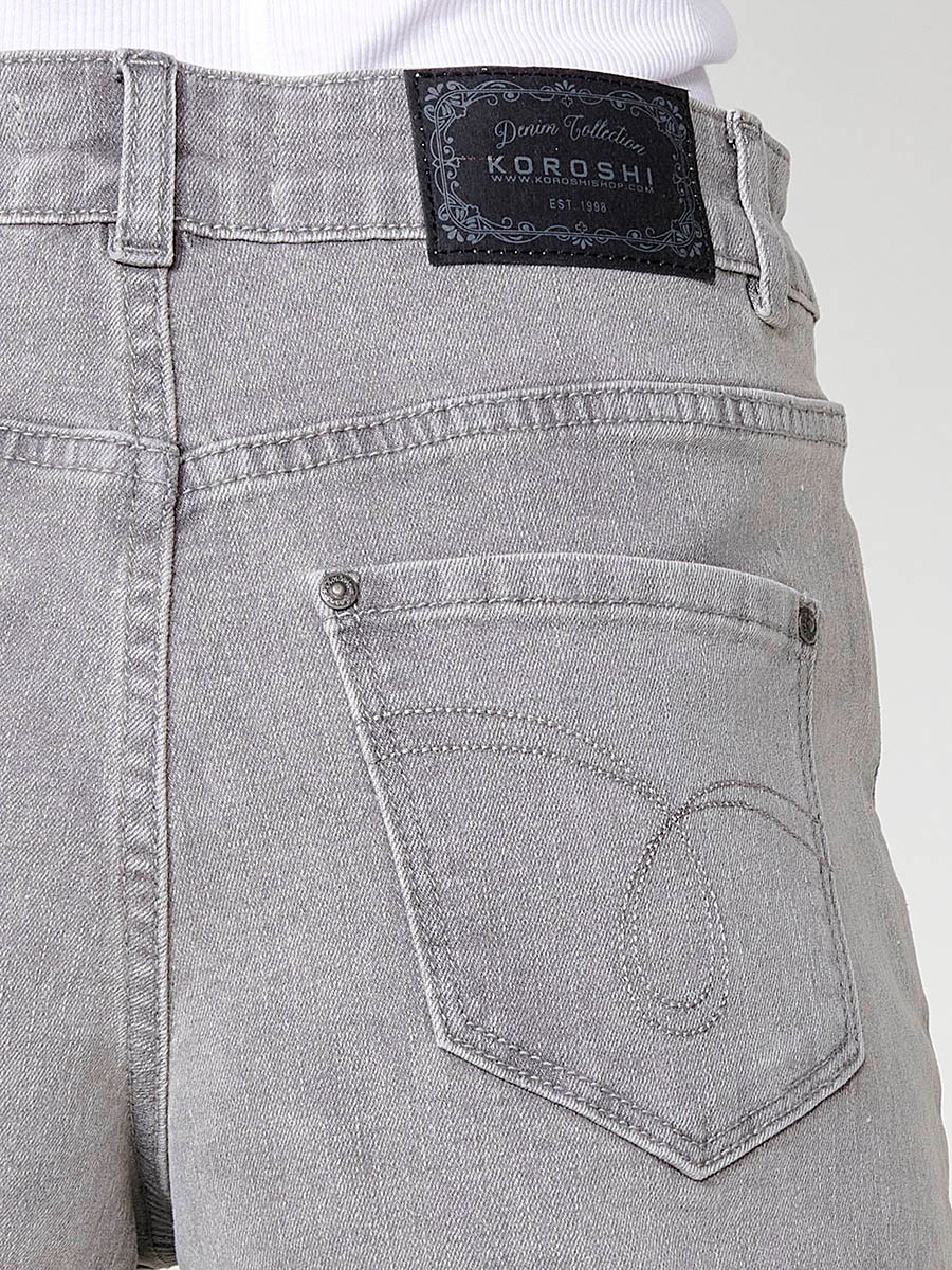 Damen-Elastische Jeansshorts mit Waschungseffekt und Bestickter Ethno-Borte mit Glanz in Grauem Denim 7