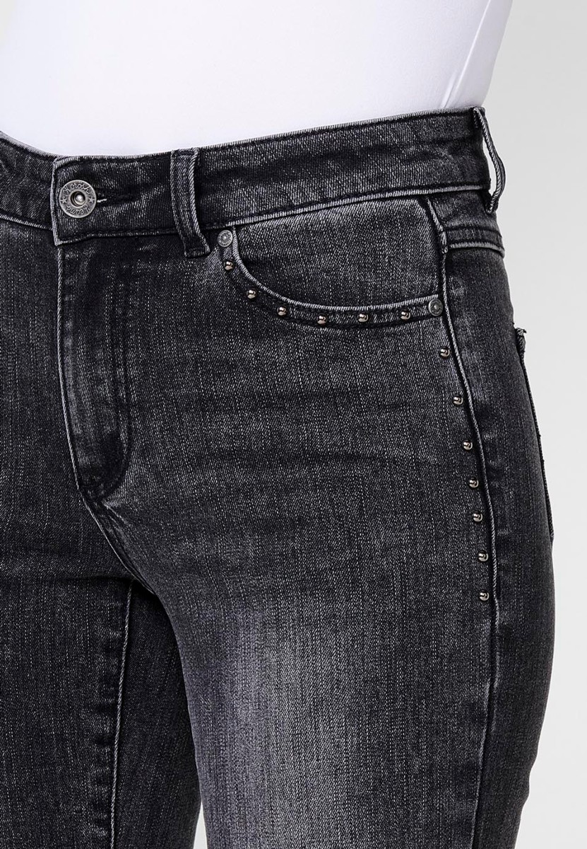 Lange, gerade Jeanshose mit schwarzen Nietendetails für Damen 6