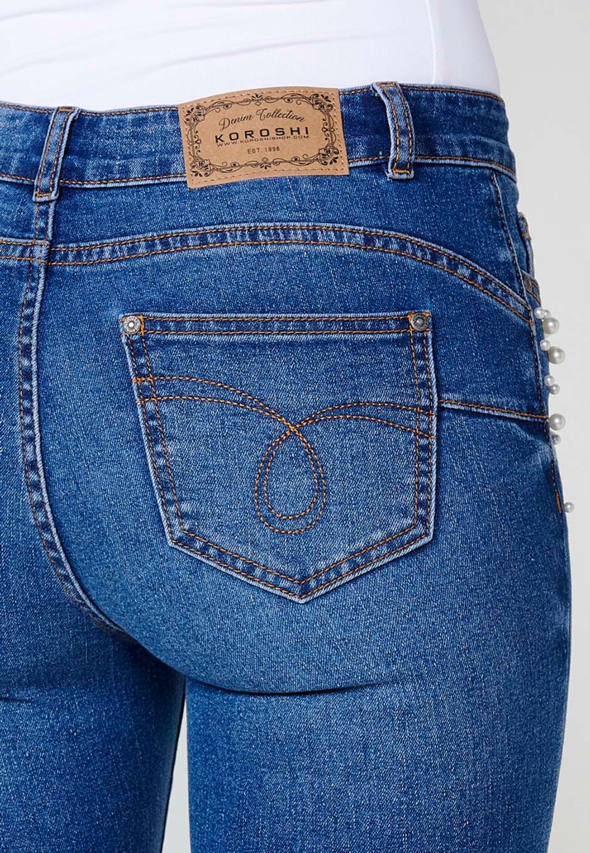 Lange, gerade Jeans mit Perlendetails an den Vordertaschen in Blau für Damen 5