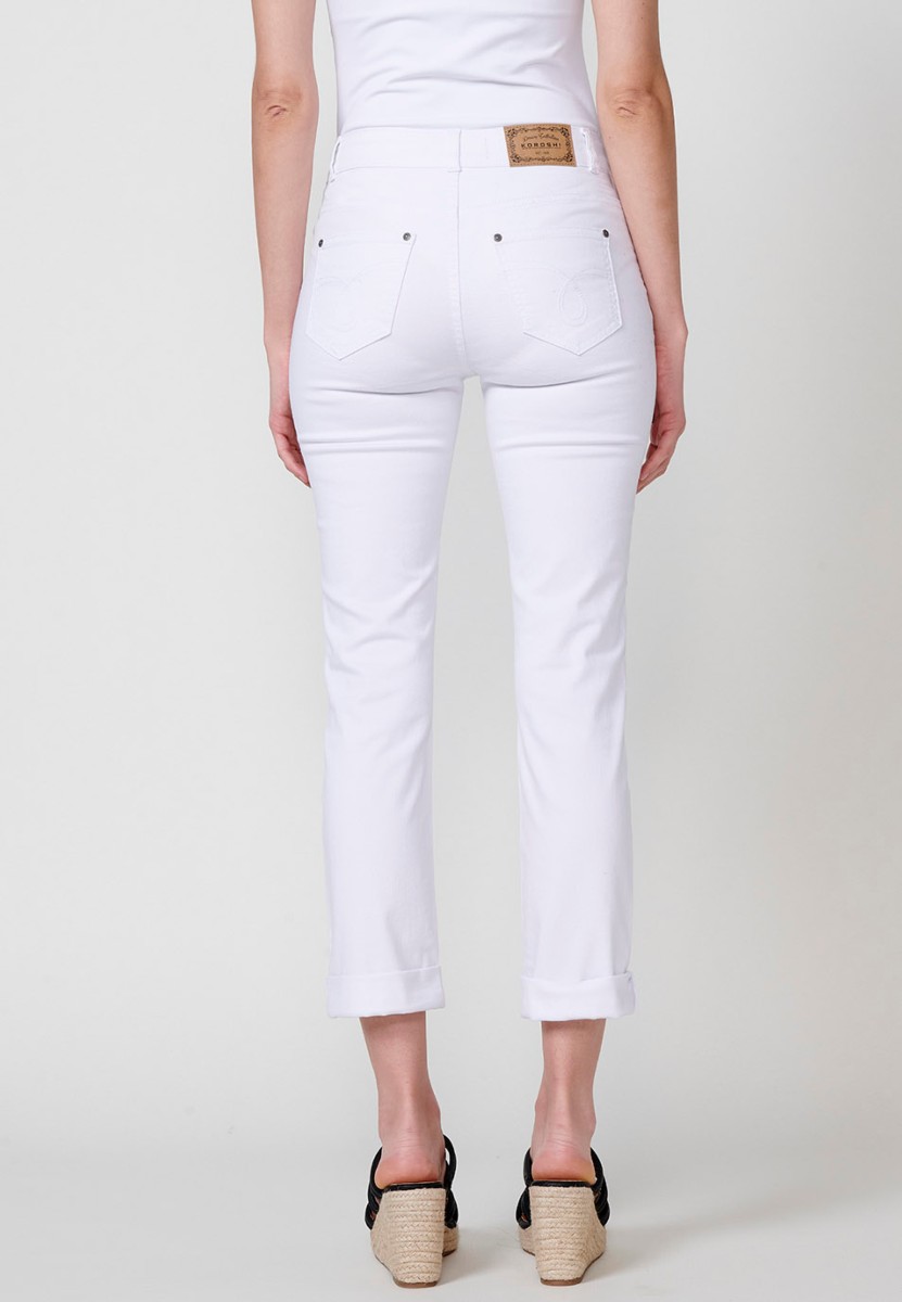 Pantalón largo acabado en vuelta, Jeans slim con Detalles bordados y brillos en los bolsillos delanteros color Blanco para Mujer