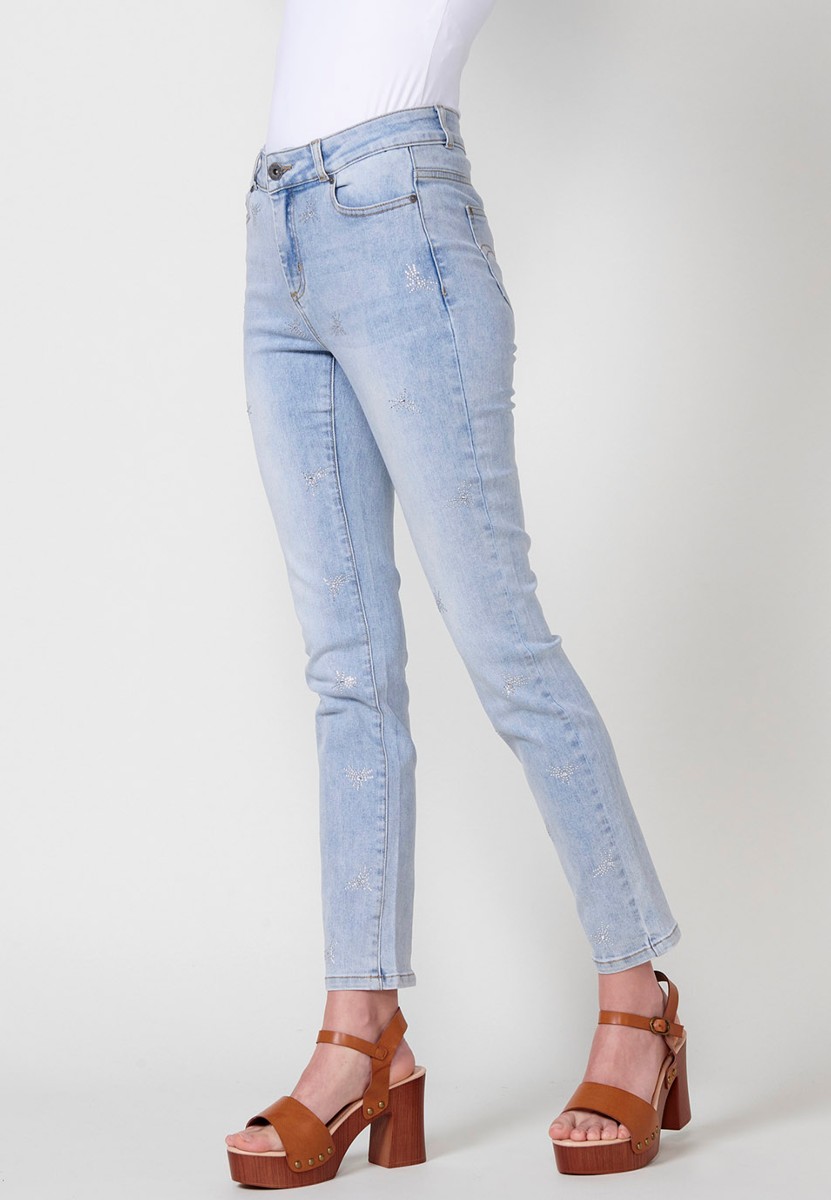 Pantalon long droit en jean avec détail sequin sur le devant et fermeture zippée et bouton en Bleu pour Femme