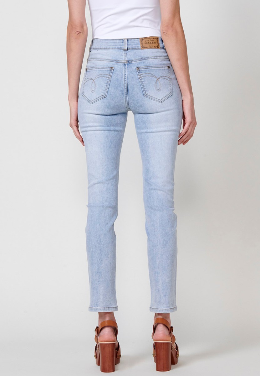 Pantalon long droit en jean avec détail sequin sur le devant et fermeture zippée et bouton en Bleu pour Femme