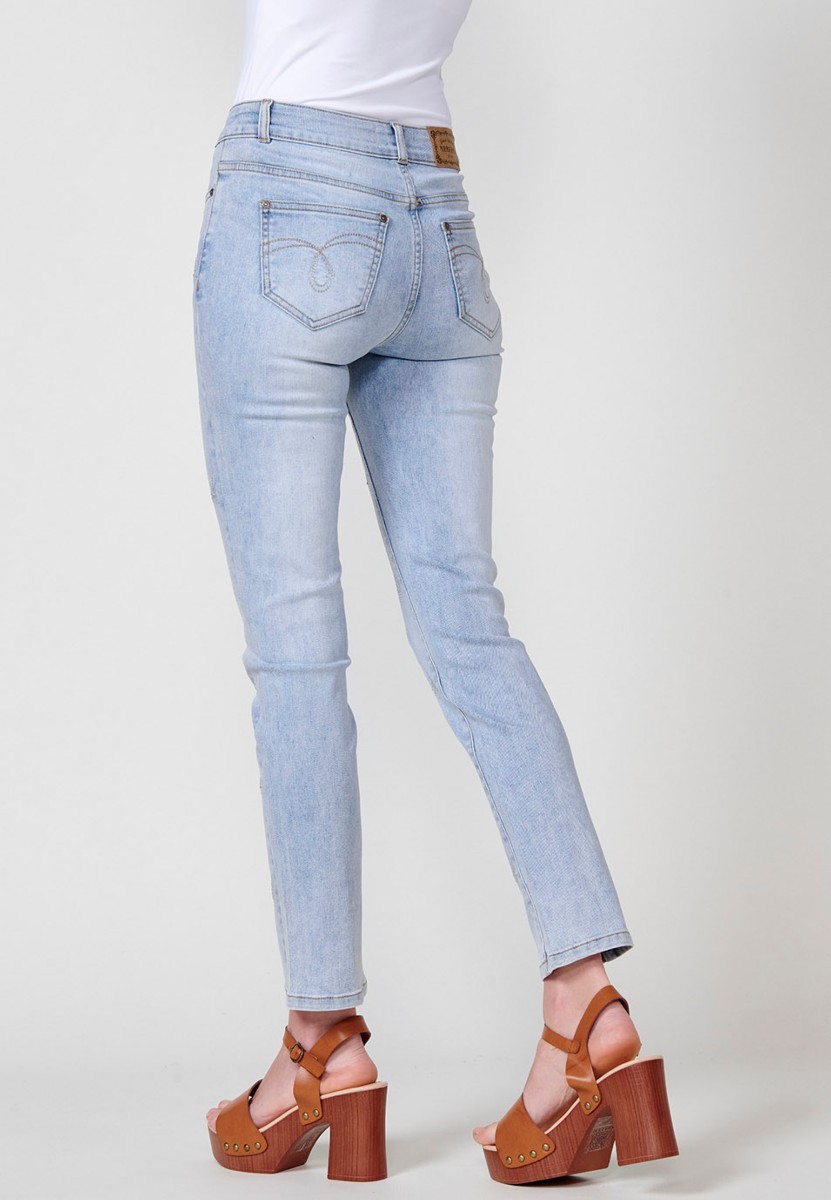 Pantalon long droit en jean avec détail sequin sur le devant et fermeture zippée et bouton en Bleu pour Femme