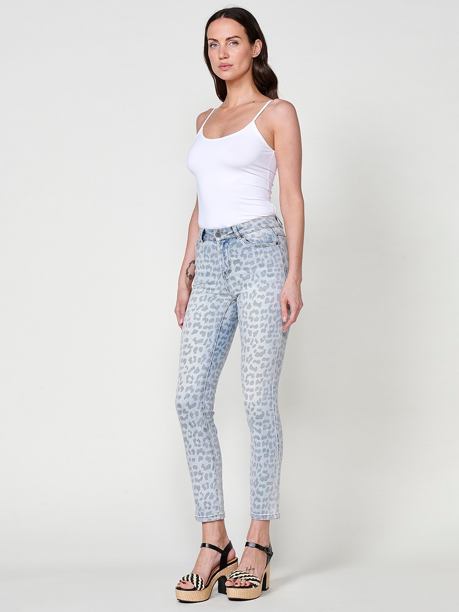 Pantalón jeans elástico estilo slim de tiro medio y cinco bolsillos con Cierre con cremallera y botón metálico con Estampado animal color Azul para Mujer