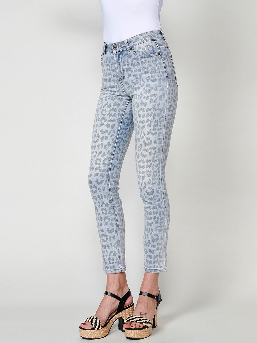 Pantalón jeans elástico estilo slim de tiro medio y cinco bolsillos con Cierre con cremallera y botón metálico con Estampado animal color Azul para Mujer 1