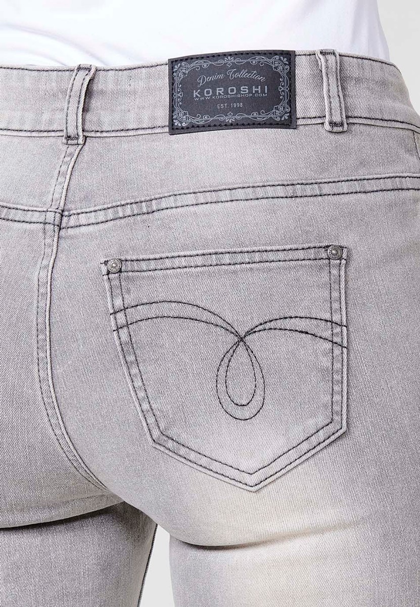 Pantalón largo jeans recto con Cierre delantero con cremallera y botón color Gris para Mujer