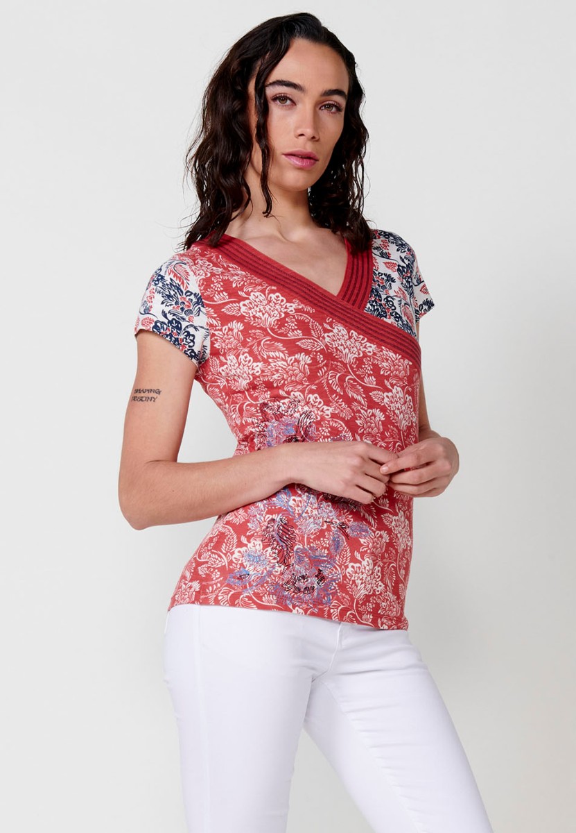 Camiseta manga corta cuello pico cruzado para mujer en color rojo