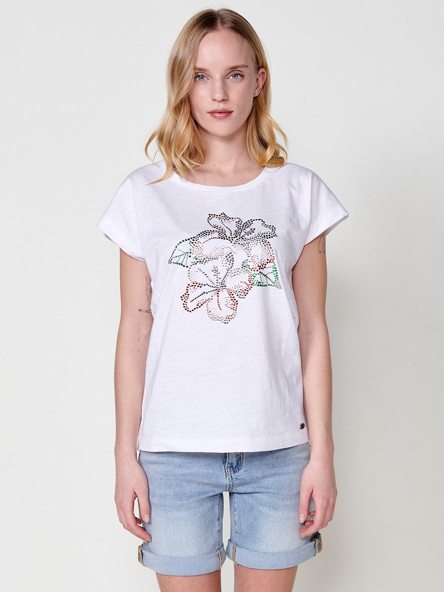 T-shirt blanc à manches courtes et col rond pour femme avec une fleur pailletée sur le devant et une plaque métallique avec le logo Koröshi sur le devant 4