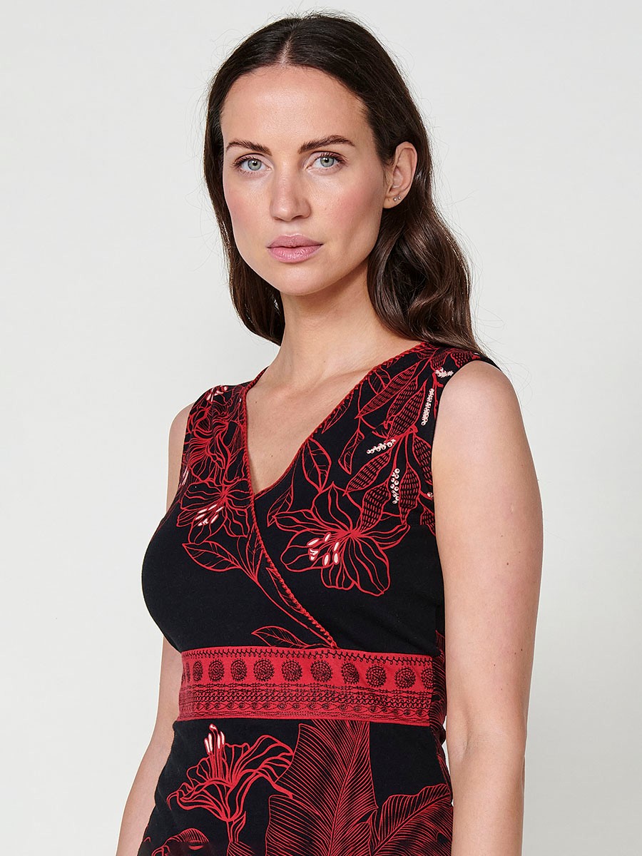 Women's wrap-neck top with embroidered detail on the side with floral print and contrasting piece on the front with embroidered detail and metal plate with Koröshi logo in ecru