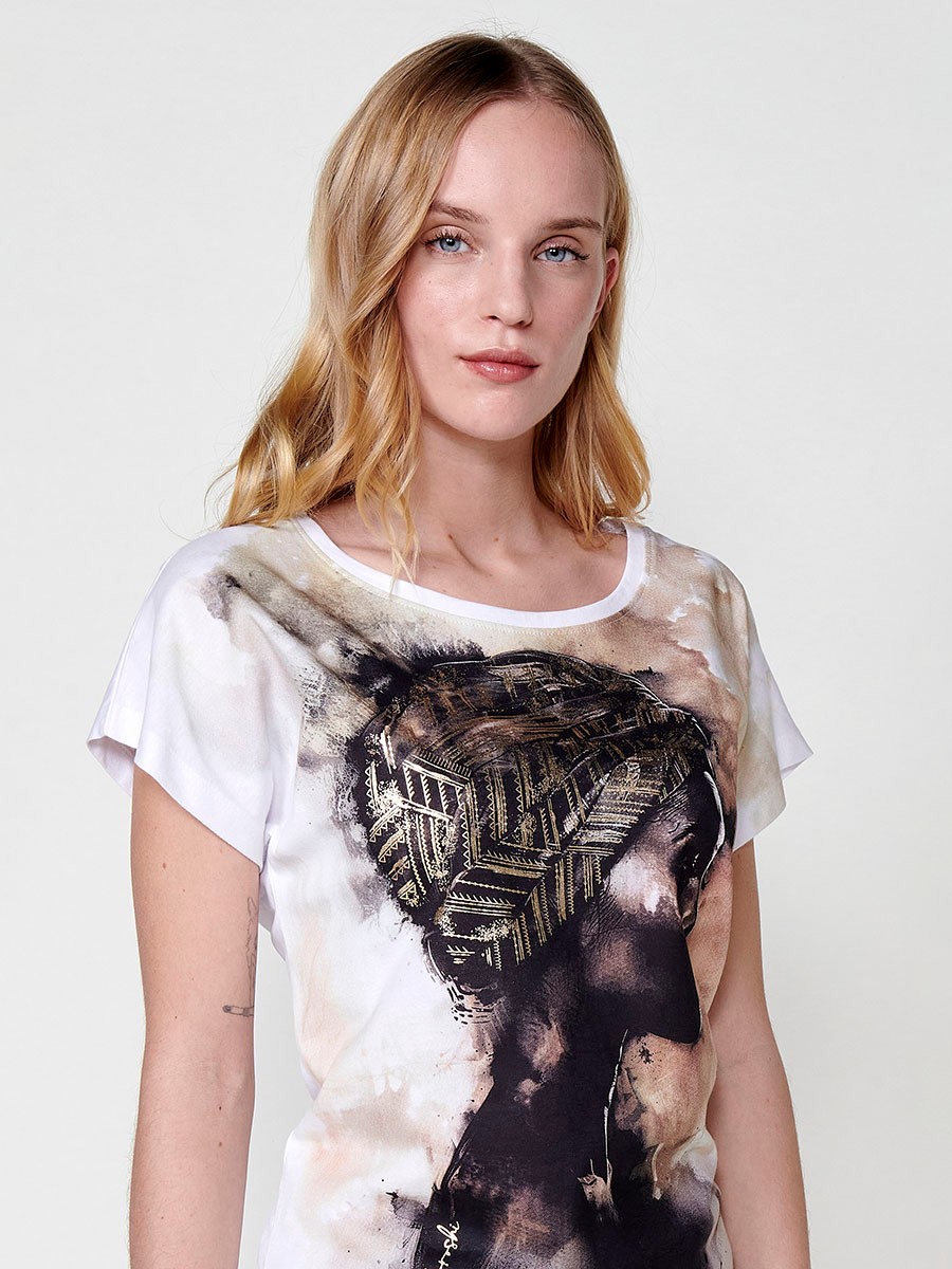 Short-sleeved round-neck cotton t-shirt with African face print with foil details and Koröshi logo on the front in white for women