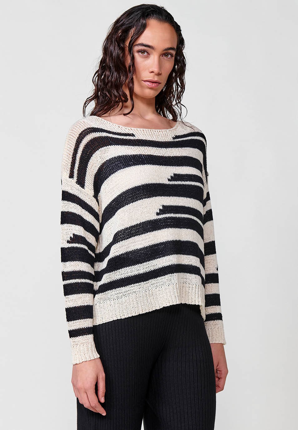 Pull col bateau en tricot à manches longues pour femme en beige 2