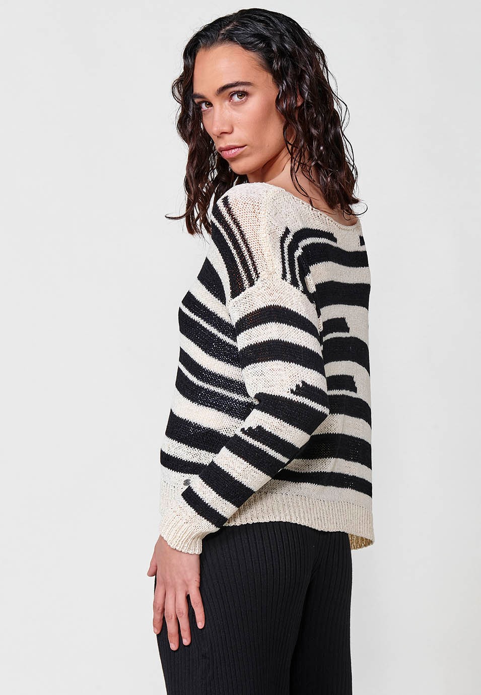 Pull col bateau en tricot à manches longues pour femme en beige 4