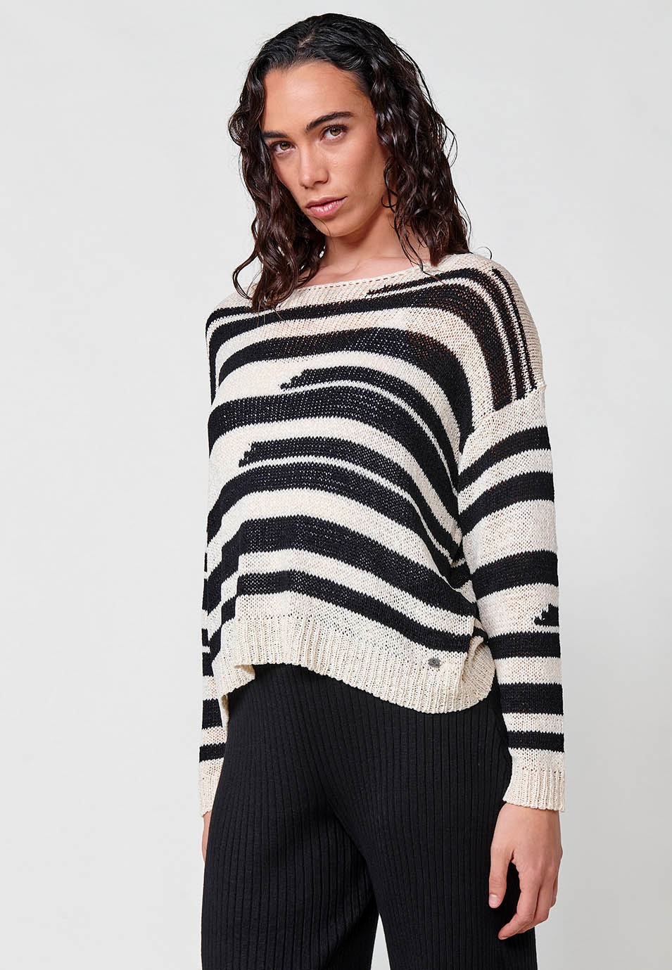 Pull col bateau en tricot à manches longues pour femme en beige 3