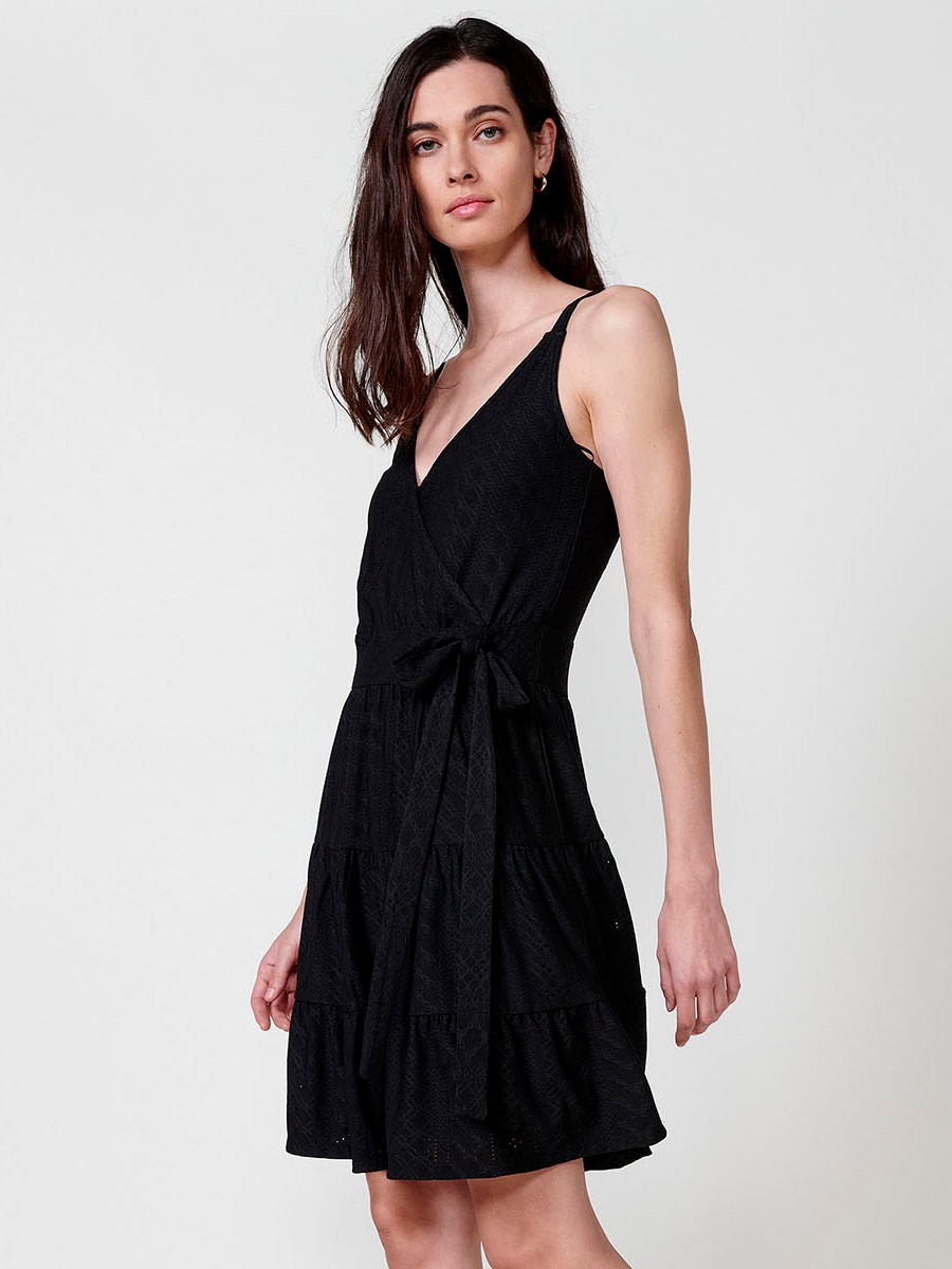 Vestido Negro Estilizado con Escote Cruzado para mujer en color negro