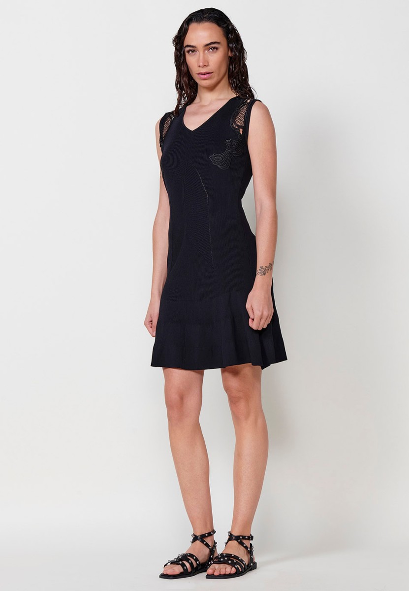 Robe sans manches en tricot noir avec détails sur les épaules pour femme