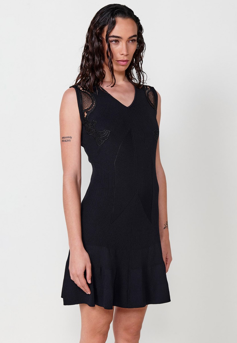 Robe sans manches en tricot noir avec détails sur les épaules pour femme 5